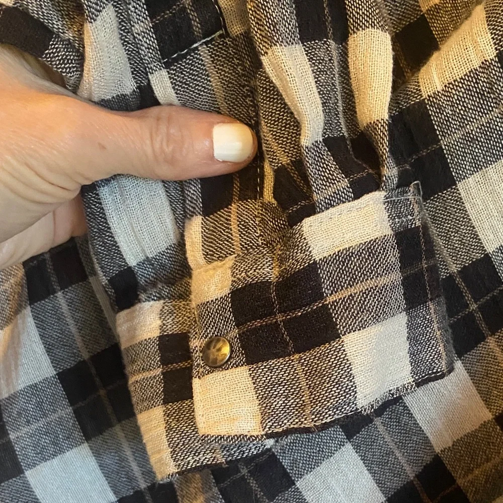 Free People Black and White Checkered Shirt
Size M - Picture 4 of 9